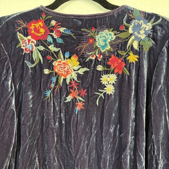 Johnny Was Velvet Embroidered Tunic Top Size L Navy Floral Boho Luxe Blouse - Picture 4 of 7